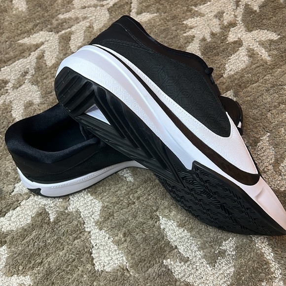 Zoom Freak 5 basketball shoes Men’s 10.5 - Picture 4 of 7